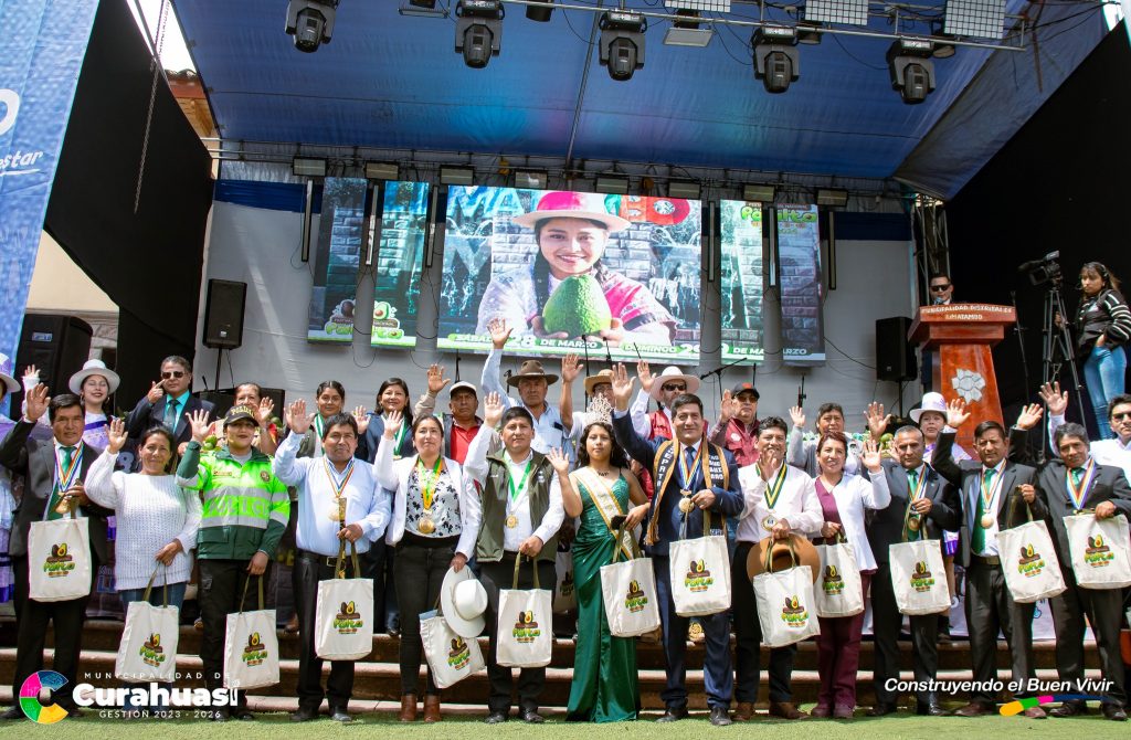 𝗖𝘂𝗿𝗮𝗵𝘂𝗮𝘀𝗶 𝘁𝗿𝗶𝘂𝗻𝗳𝗮 𝗲𝗻 𝗲𝗹 𝗙𝗲𝘀𝘁𝗶𝘃𝗮𝗹 𝗡𝗮𝗰𝗶𝗼𝗻𝗮𝗹 𝗱𝗲 𝗹𝗮 𝗣𝗮𝗹𝘁𝗮 𝗿𝗲𝗮𝗹𝗶𝘇𝗮𝗱𝗼 𝗲𝗻 𝗟𝗶𝗺𝗮𝘁𝗮𝗺𝗯𝗼